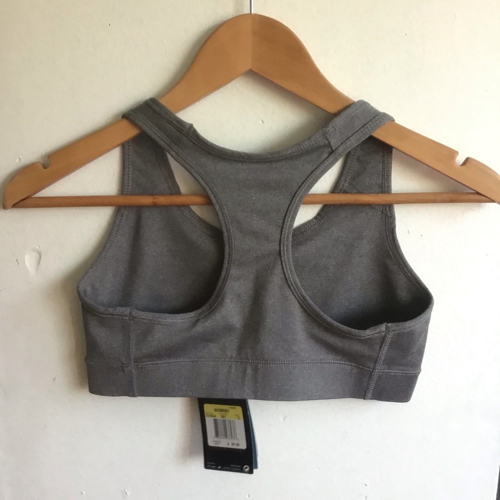 Nike NWT Gray Sports Bra Sz S - Picture 2 of 3
